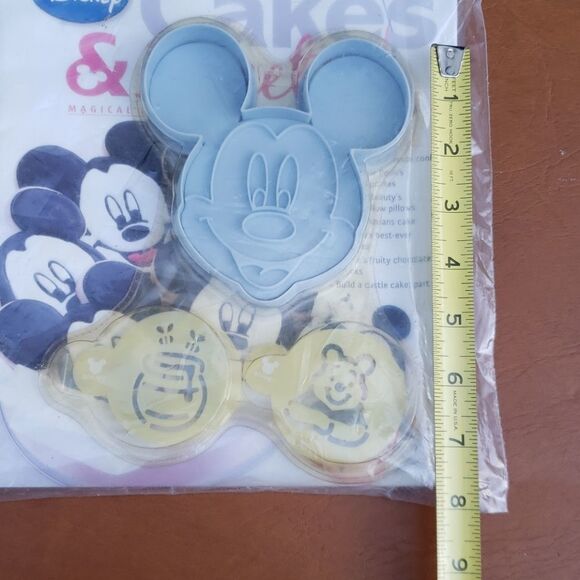 Disney Cakes/Sweets Recipe Book Mickey Cookie Cutters & Pooh Honey Pot Stencils - Picture 4 of 5